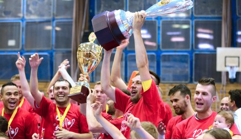 Dvanáct! Futsalová Chrudim znovu slaví titul