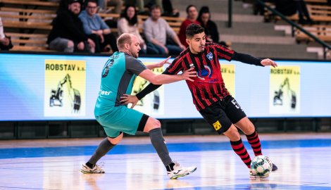 Plzeň kráčí za Pohárem Otakara Mesteka, Rapid do druhé ligy