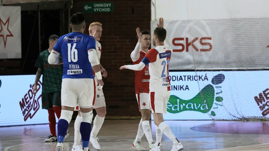 Slavia před kotlem svých fanoušků zdolala Kadaň