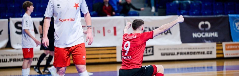 Helas vrátil Slavii obrat v závěru, sérii rozhodne páteční pátý zápas