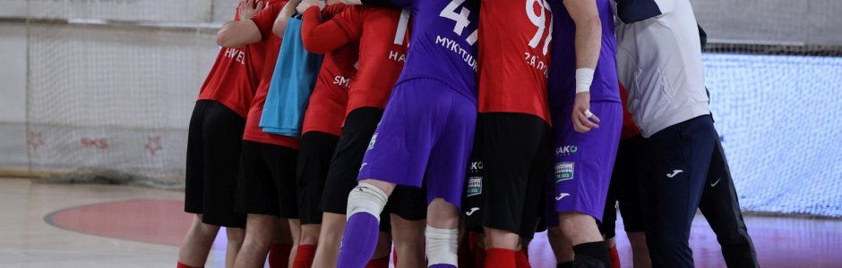 Helas udeřil v Edenu v závěru a postupuje do semifinále!