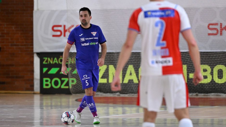 Zdráhal a Směřička pokračují v Helasu, smlouvy pro chomutovské gólmany
